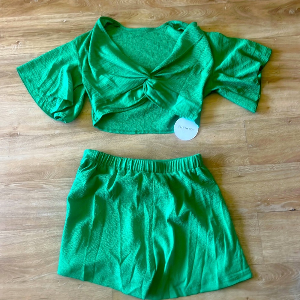 SHEIN VCAY Twist Front Butterfly Sleeve Crop Top & Shorts Size L NWT